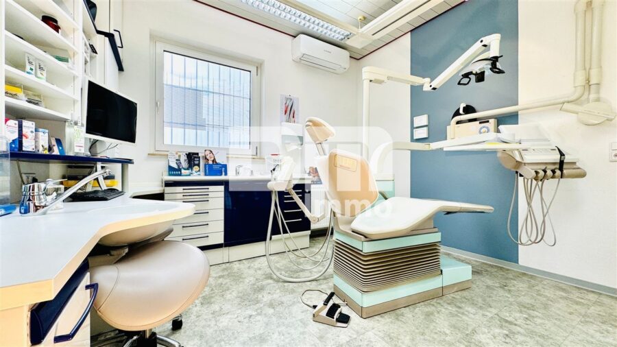 Ladeneinheit und Büro / Praxisfläche teilvermietet im Paket mit umfangreicher Ausstattung - Einheit 1 Büro / Praxisraum groß